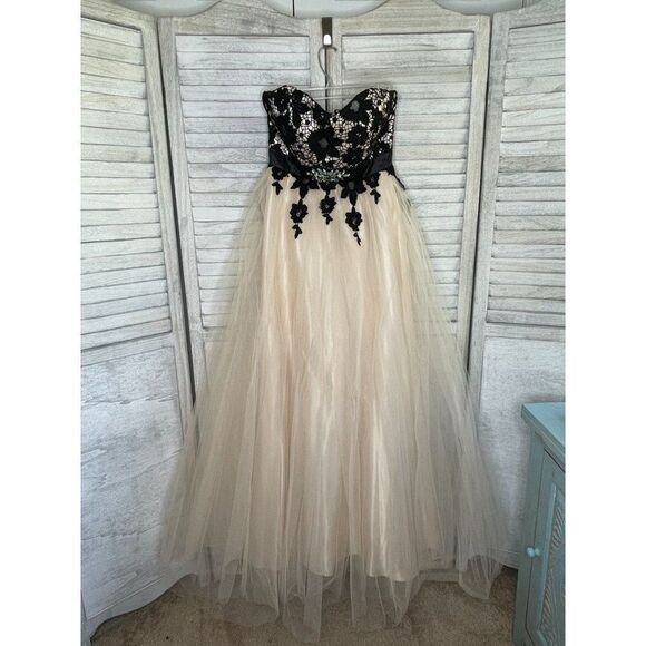 𝅺Steppin' Out Strapless Chiffon & Embroidered Flowers Formal Prom Dress Size 7 - Picture 1 of 7
